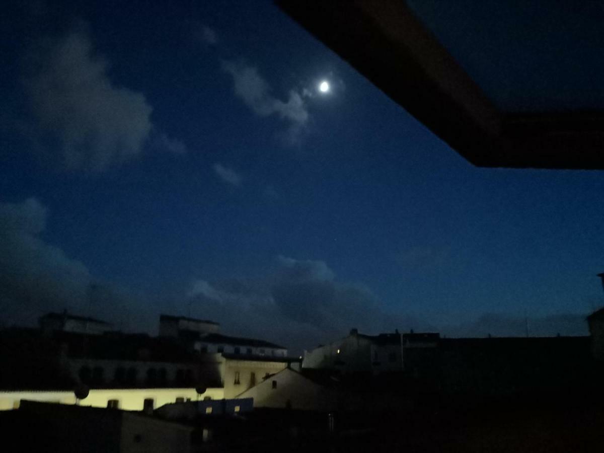 La Casa De La Luna Авила Экстерьер фото